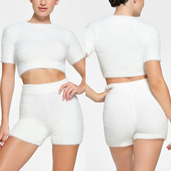 SKIMS Fuzzy White Knit High Rise Casual Shorts - Picture 2 of 9